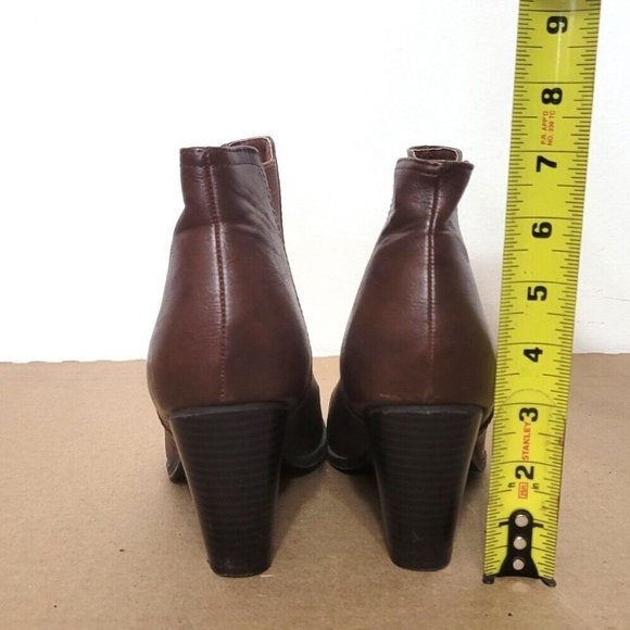 Bamboo Brown Vegan Leather Ankle Booties Womens Size 9 Chunky Heel Shoe - Picture 8 of 11